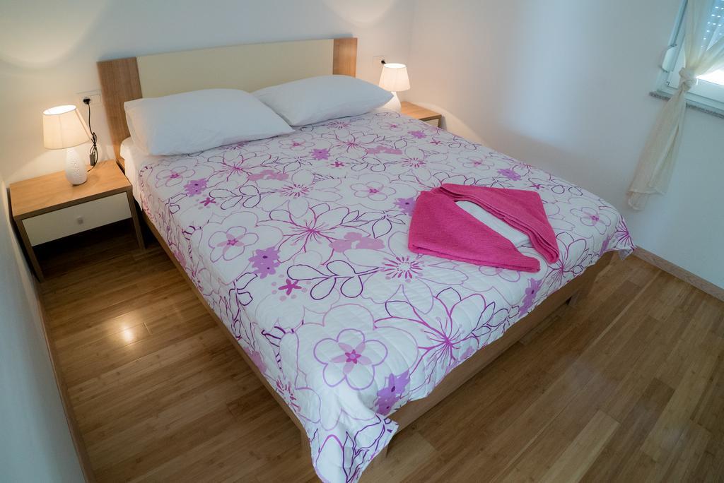 Apartmani Ruzica Макарска Екстериор снимка