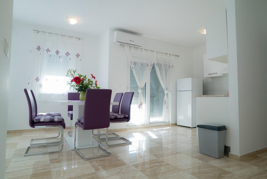 Apartmani Ruzica Макарска Екстериор снимка