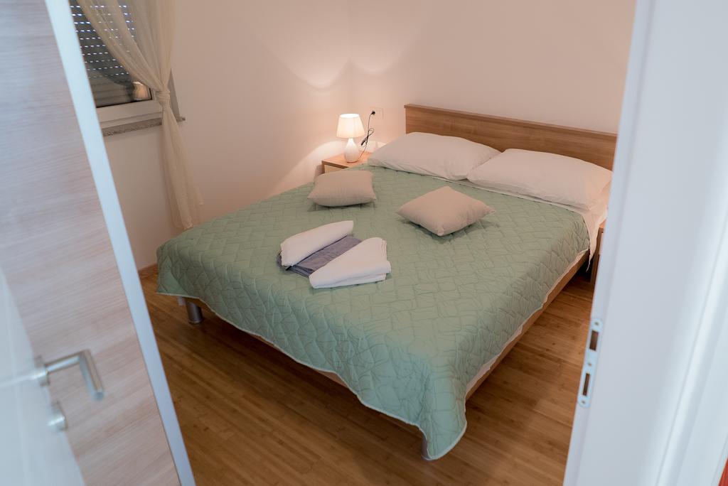 Apartmani Ruzica Макарска Екстериор снимка